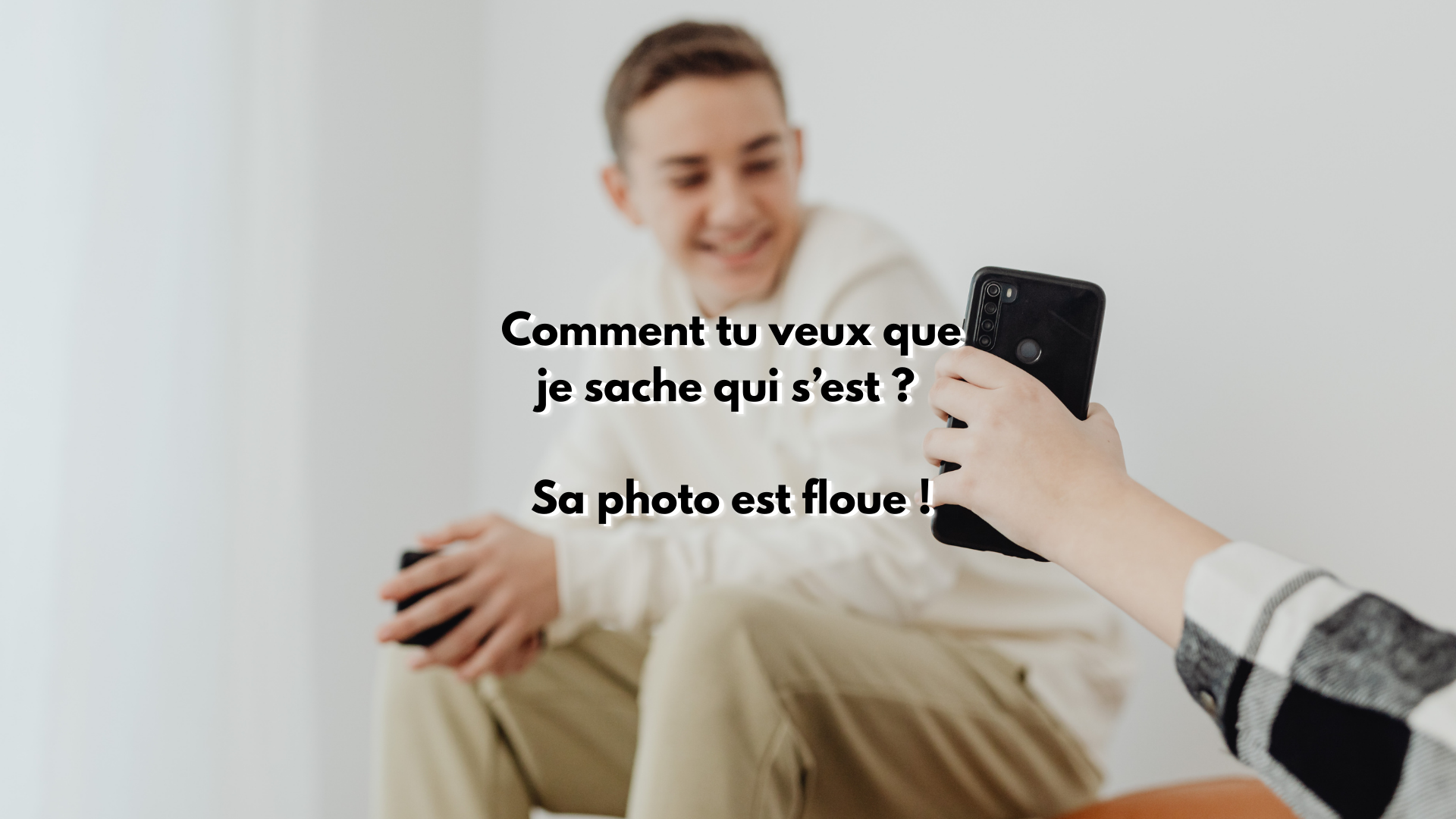 Comment tu veux que je sache qui s'est? Sa photo est floue!